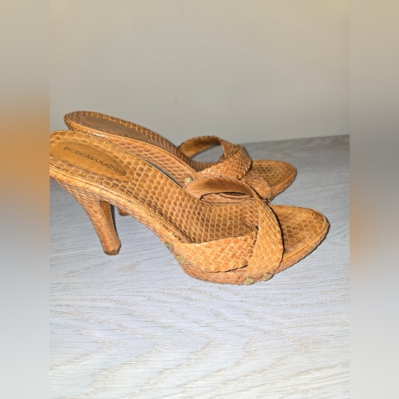 BCBG Leather Woven Mule Sandal Camel color - Picture 4 of 7